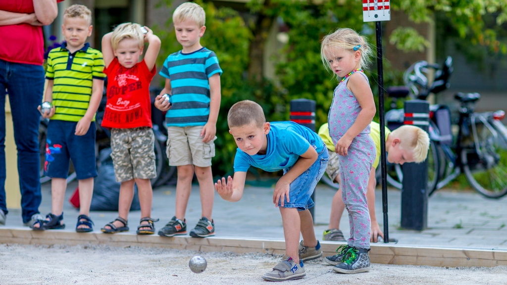 147006584619179_30912965_1280.jpg - BSO met bejaarden jeu de boulen in Lierop 2016