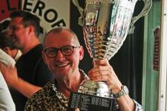 Frits-met-beker-met-winnaars