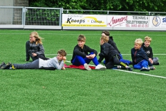 jeugd-lammend-op-gras