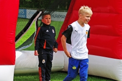 kids-2x-in-goal