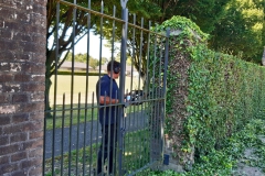 ties-bij-poort-snoeien-breed-niet-verkleind