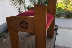staande-stoel-half-uit-elkaar