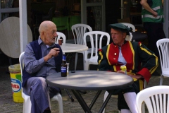 pastoor-en-jan-bekx-aan-de-koffie