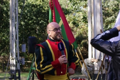 rob-geeft-commentaar-aan-allen