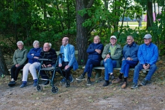 bezoekers-op-bank-achterin