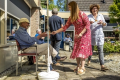 Zingen-voor-saamhorigheid-Koningsdag-Henricushof-2020-Lierop-23
