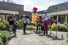 Zingen-voor-saamhorigheid-Koningsdag-Henricushof-2020-Lierop-6